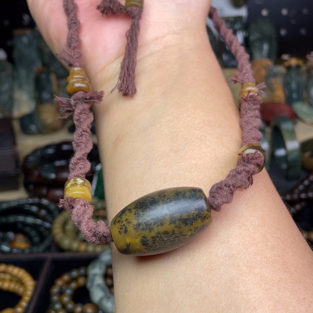 岫岩河磨玉（透闪石质玉）未镶嵌颈饰