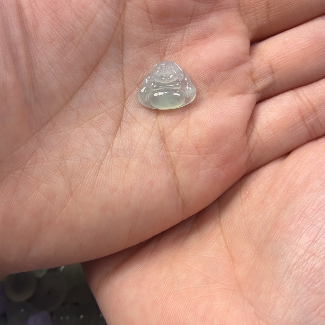翡翠未镶嵌颈饰晴底小佛