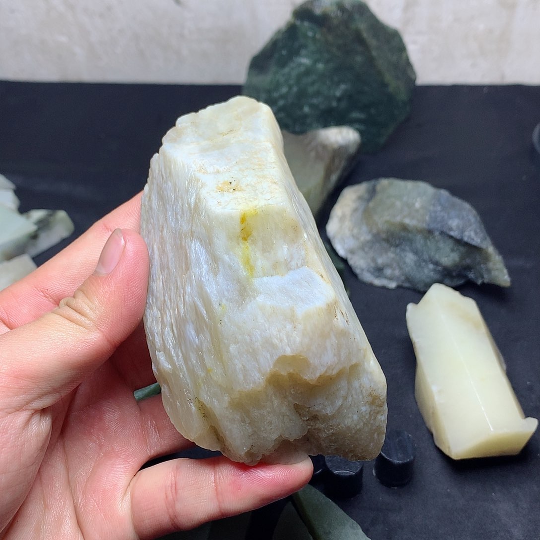 和田玉（糖玉）珠宝半成品足铂镶嵌