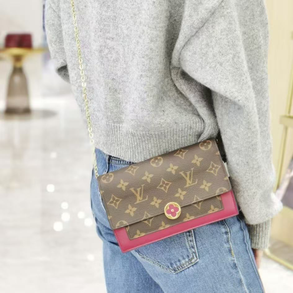 95新 LouisVuitton/路易威登 多宝二奢/32213/小花woc斜挎包 19年