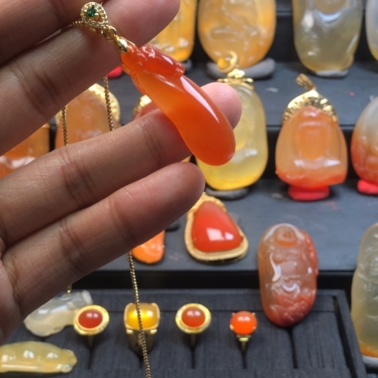 石英质玉合金戒指风*?