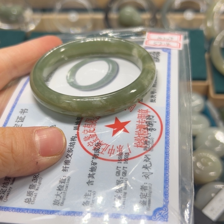 和田玉手镯未镶嵌52.4圈围10207