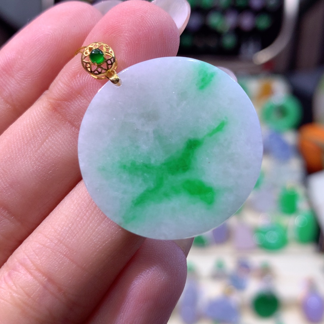 翡翠颈饰18K金镶嵌翡翠