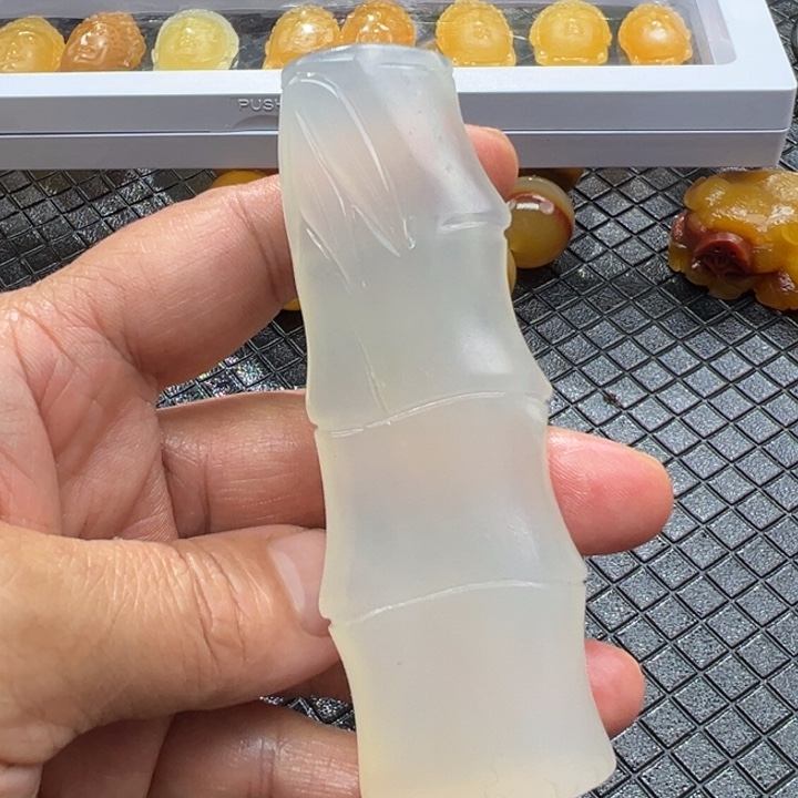 石英质玉（黄龙玉）颈饰未镶嵌