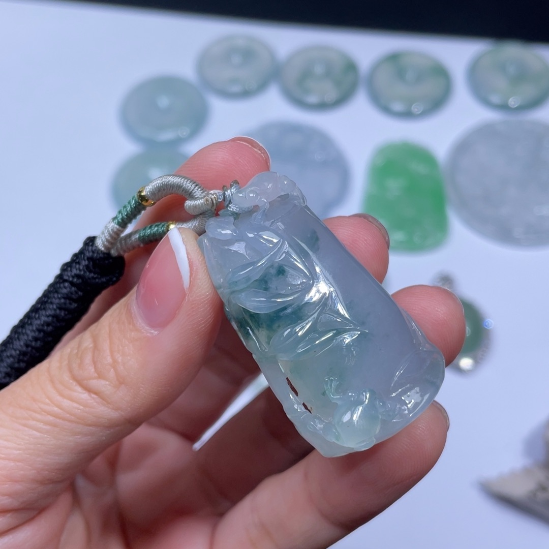 翡翠手链未镶嵌吊坠