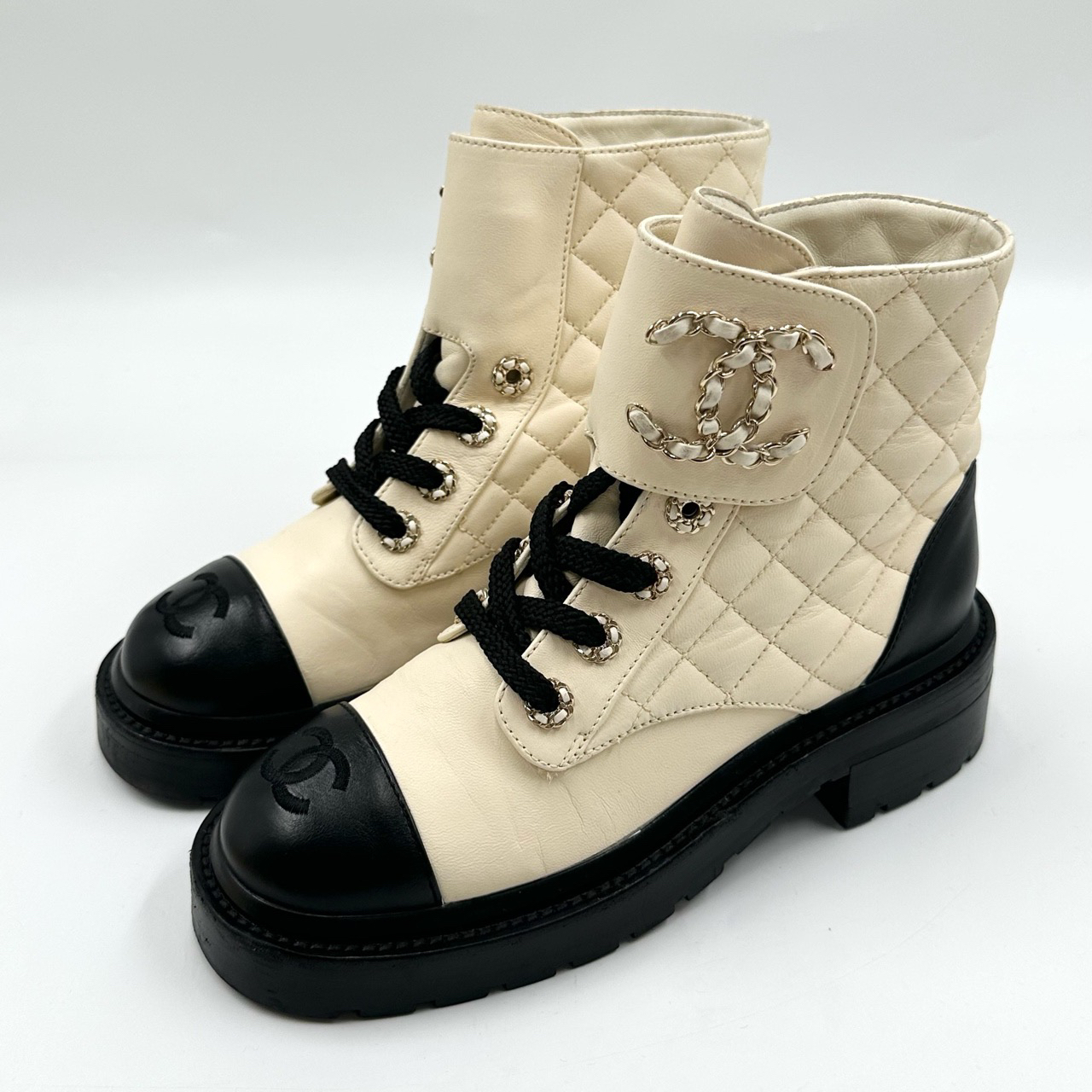 95新 Chanel/香奈儿 35码菱格纹双C大logo黑白短靴/编码06224