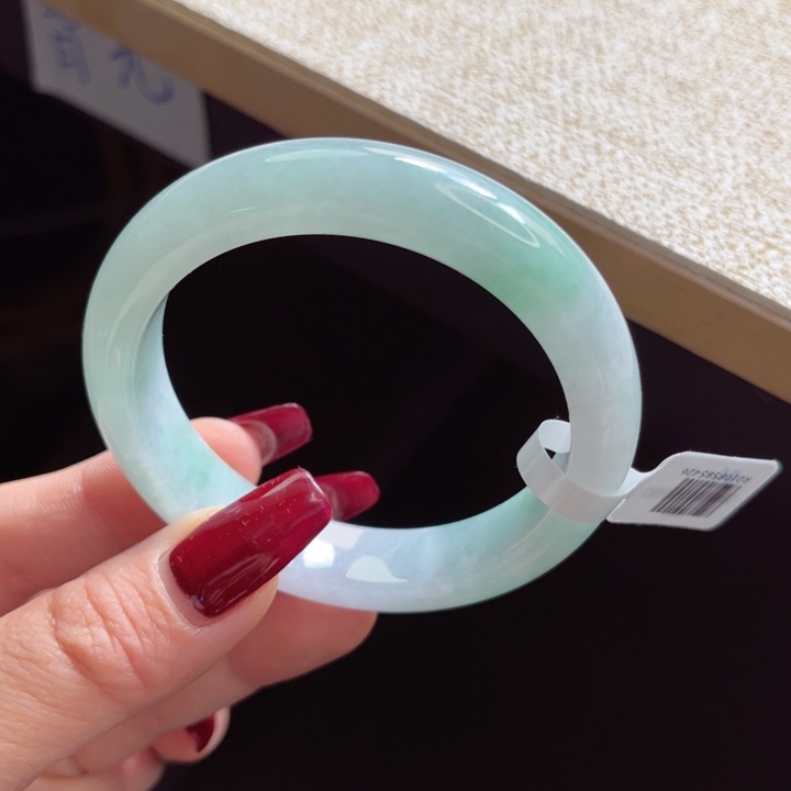 翡翠手镯未镶嵌手镯