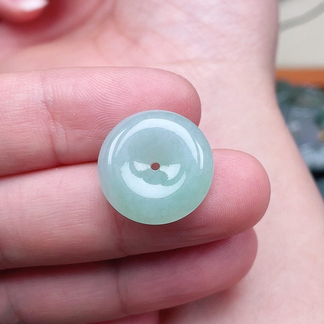 翡翠未镶嵌颈饰平安扣