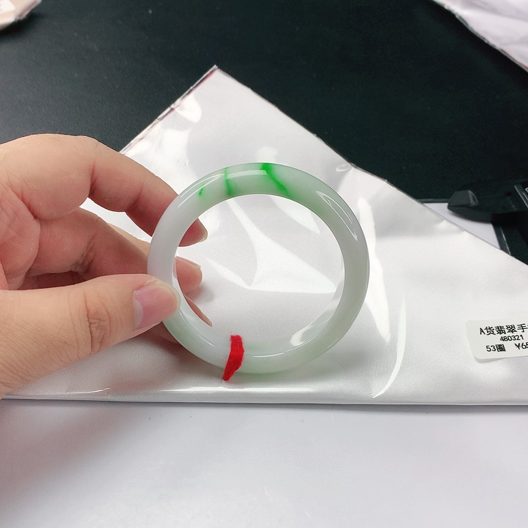 翡翠手镯未镶嵌翡翠321