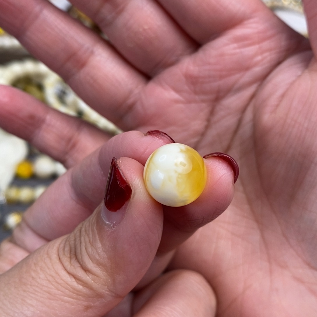琥珀裸石未镶嵌金瓷白溶洞圆珠微瑕疵特价12.5