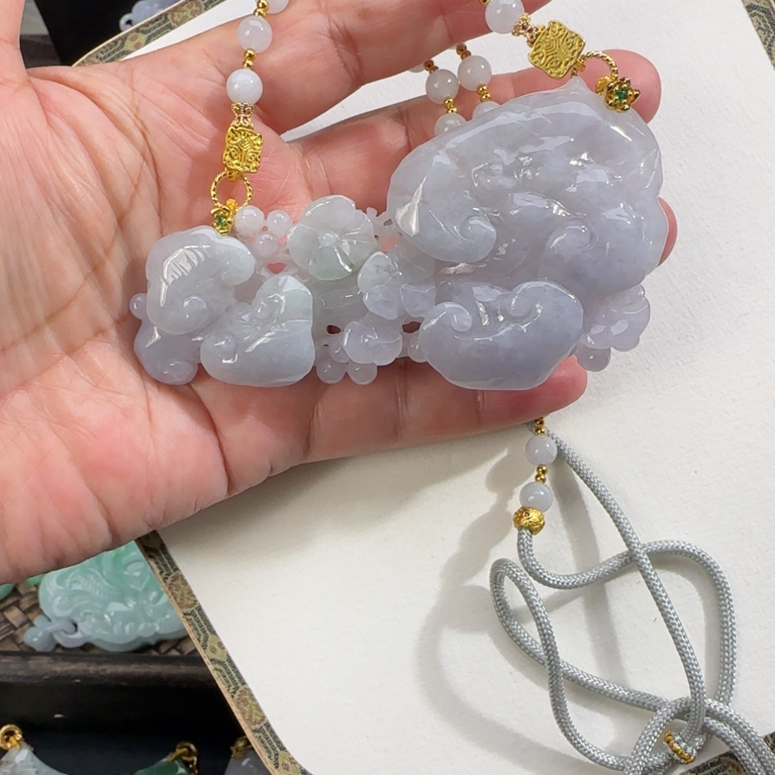 翡翠颈饰未镶嵌仿古