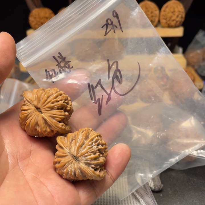 红***弹文玩核桃把件四座楼