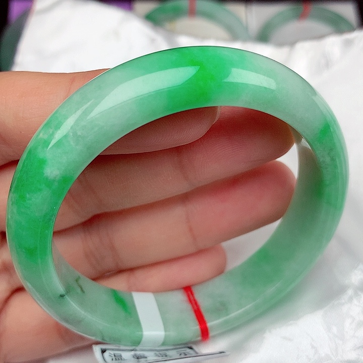 翡翠手镯未镶嵌56.5圈口