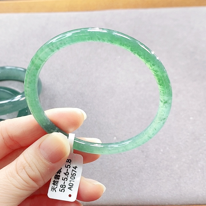 翡翠未镶嵌手镯（圆镯）