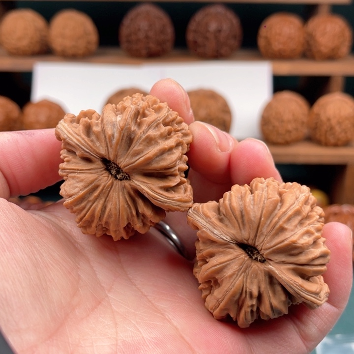 文玩核桃把件43.5平谷四座楼