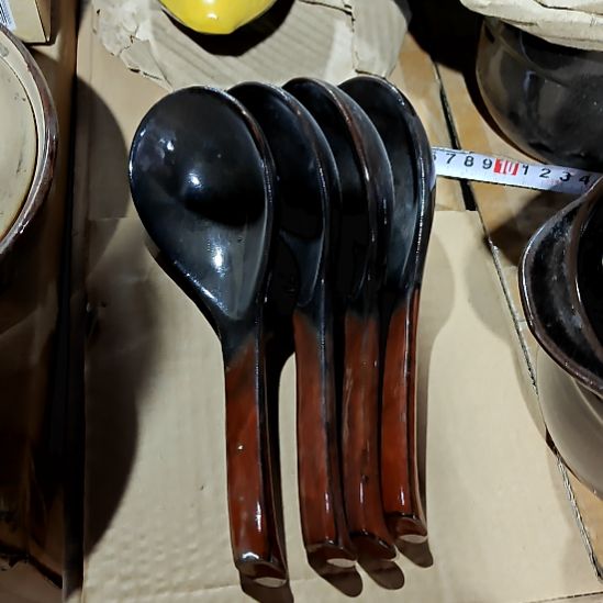 摆件盘子碗茶壶啥都有