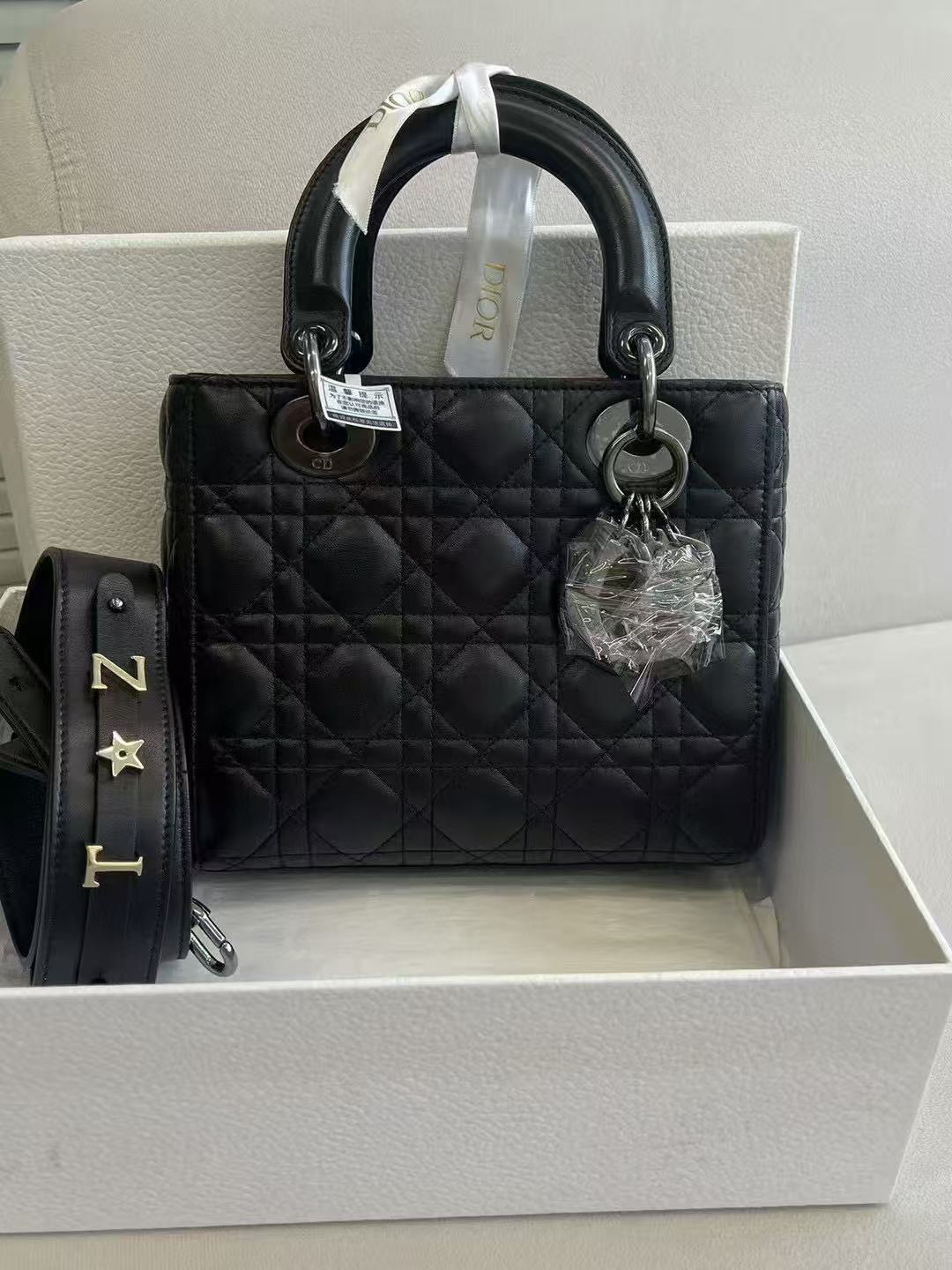 99新 DIOR/迪奥 黑色羊皮新款宽字母肩带四格戴妃包乌木扣金属
