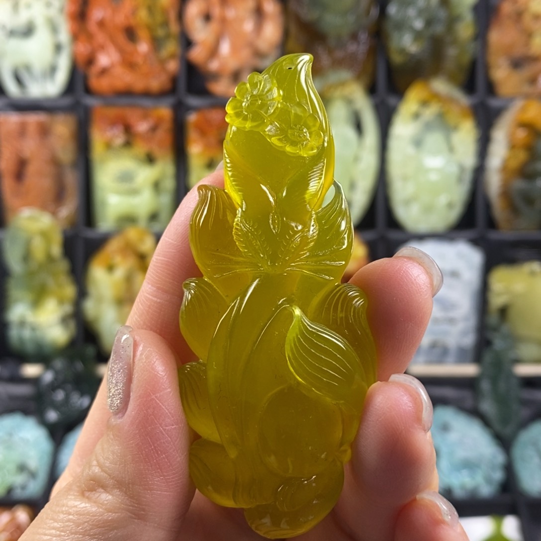 蛇纹石玉颈饰合金