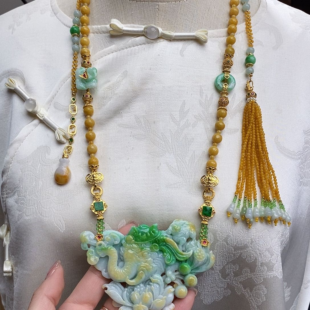 翡翠颈饰未镶嵌天然