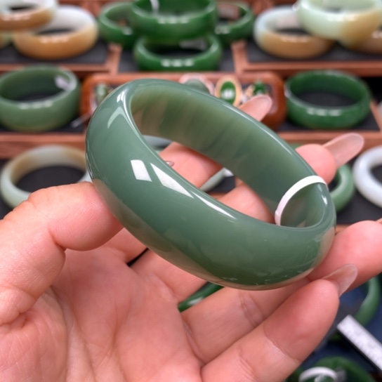 和田玉（碧玉）手镯未镶嵌5758圈口