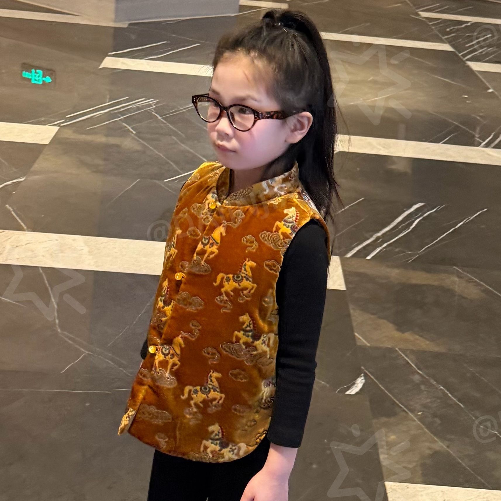 新款新中式马年拜年服唐装亲子复古金色丝绒软糯背心马甲
