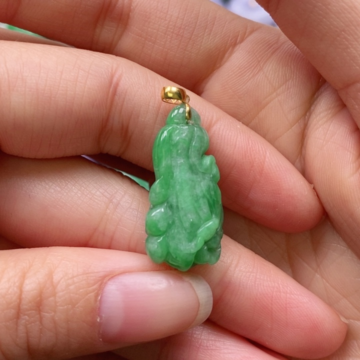 翡翠颈饰未镶嵌吊坠