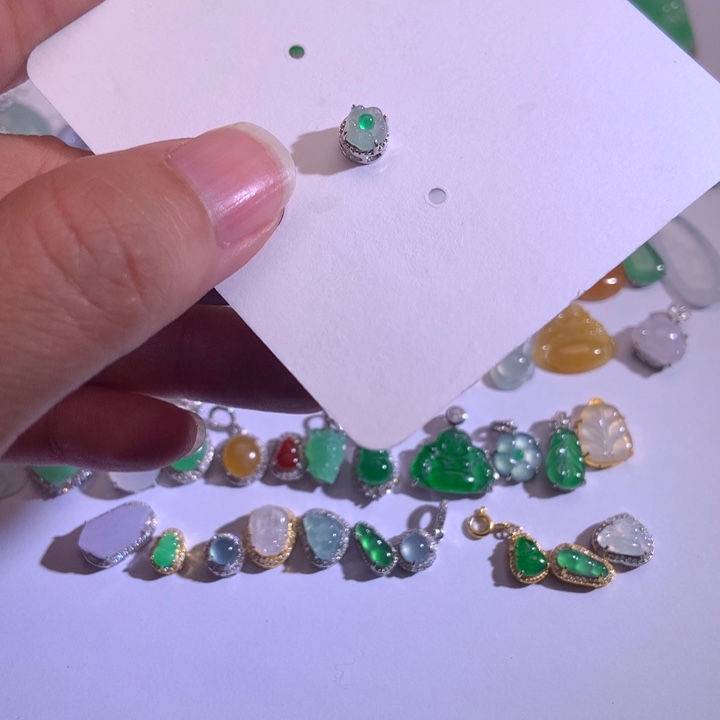 翡翠未镶嵌颈饰1112222