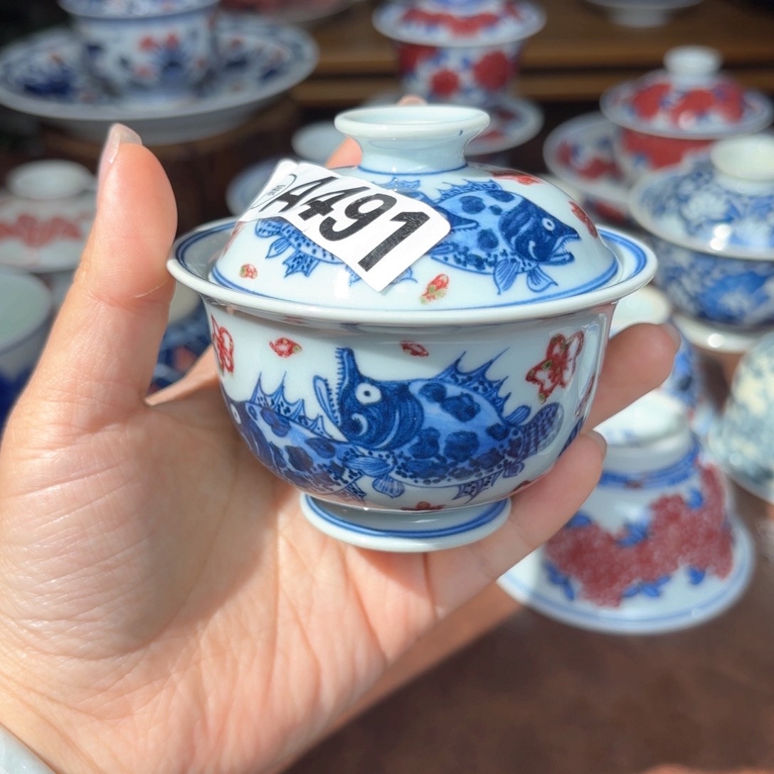 青花釉里红桃花鳜鱼盖碗