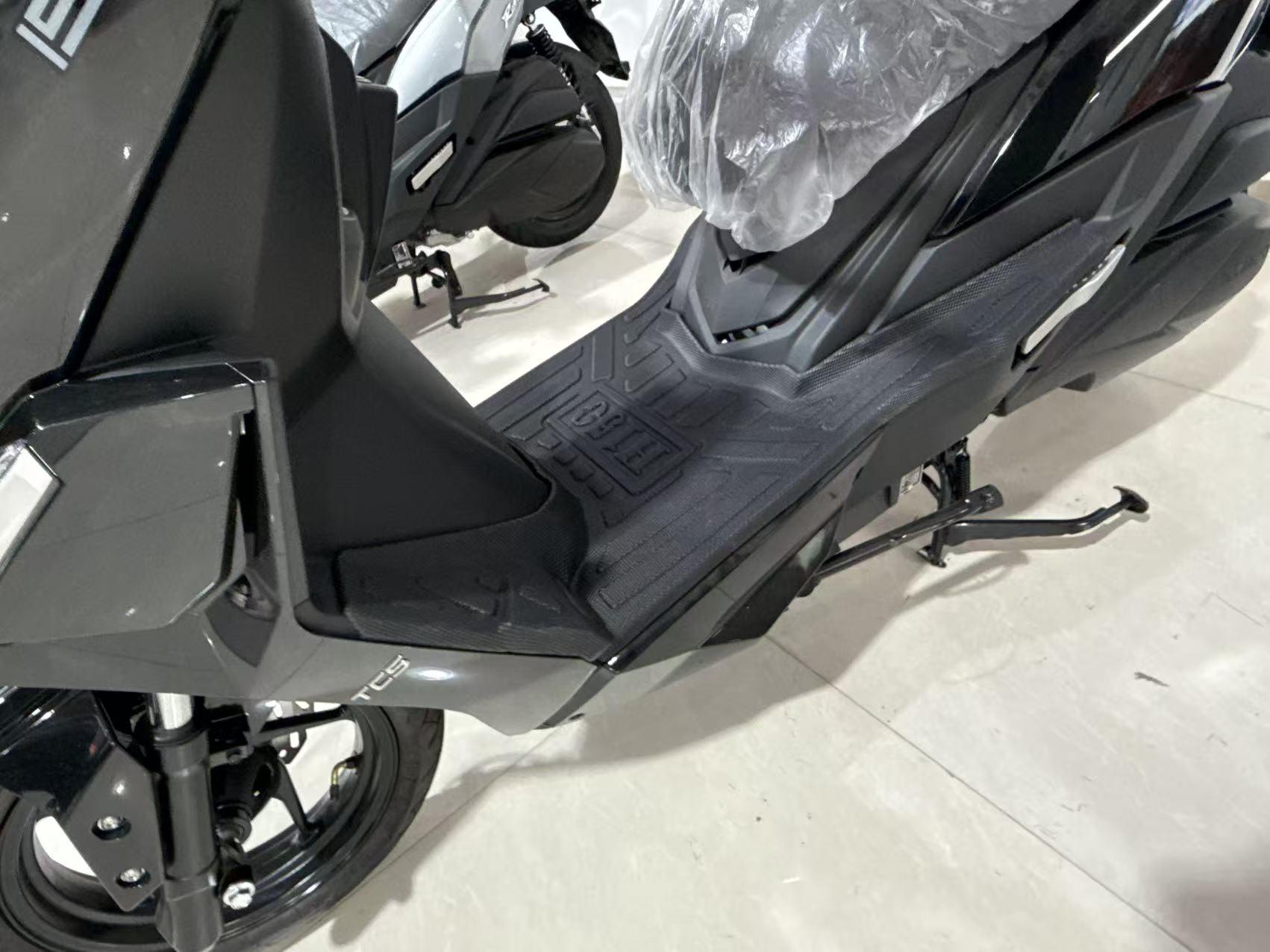 适用光阳H150X150RKS150踏板脚垫脚踏垫新款大包围TPE脚垫防水