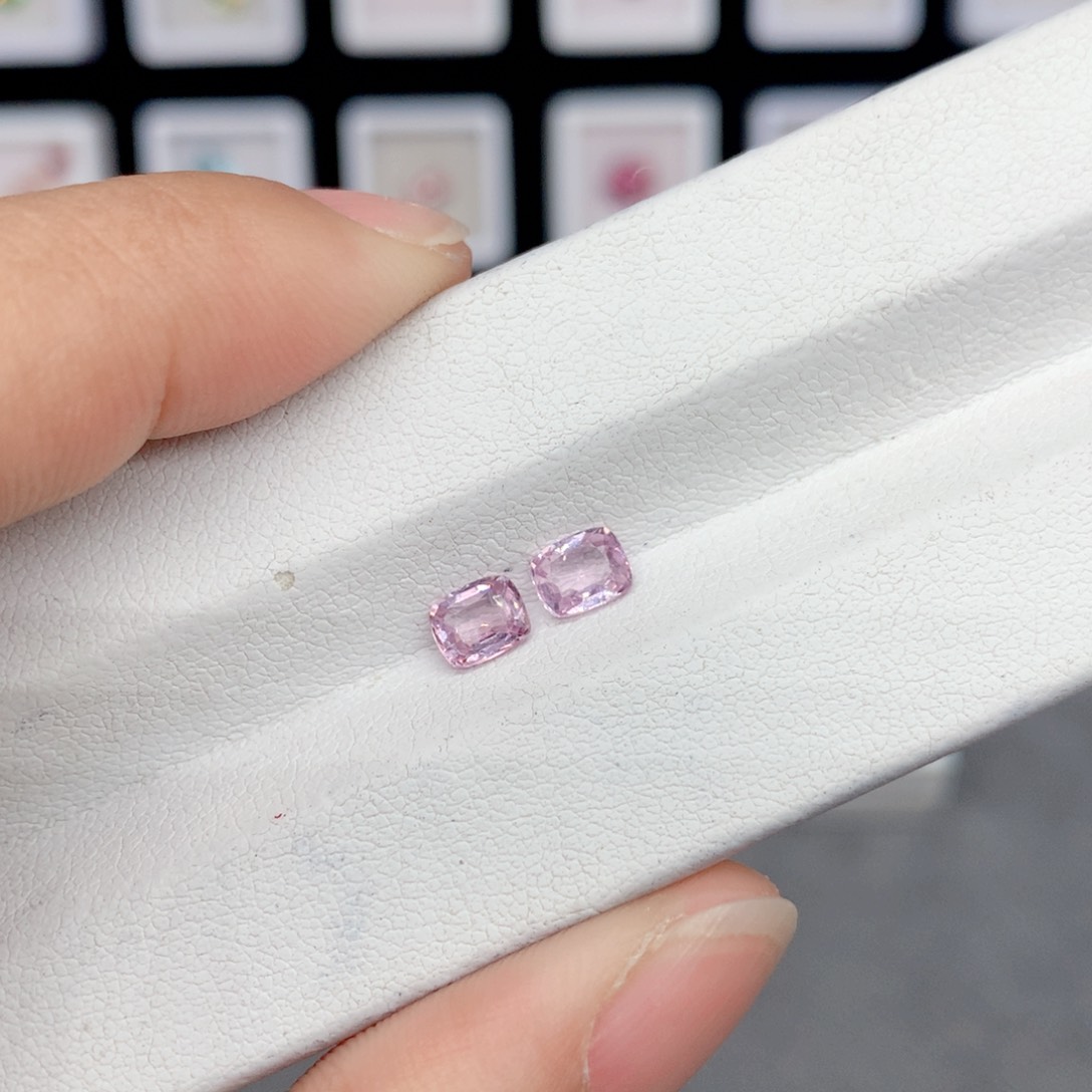 尖晶石裸石未镶嵌2颗