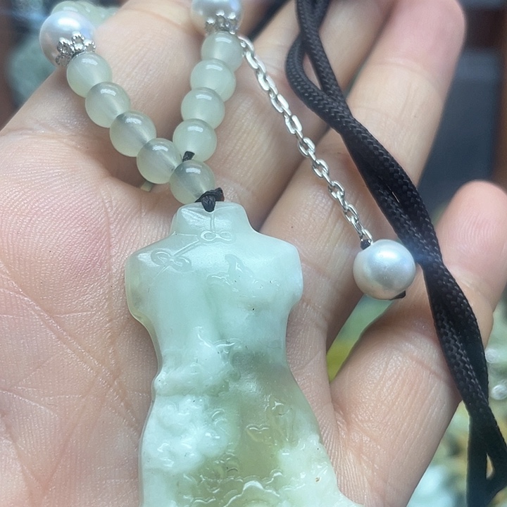 未镶嵌蛇纹石玉颈饰