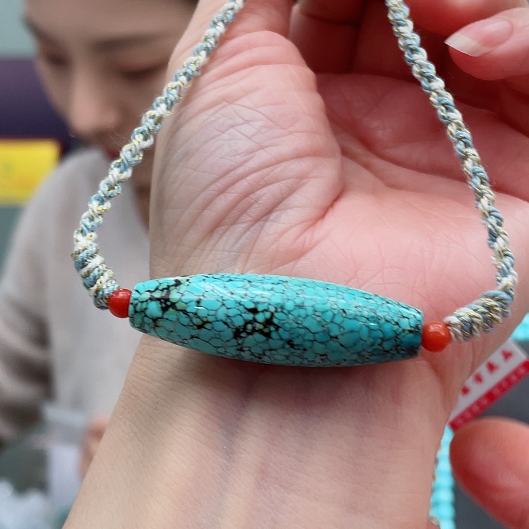 绿松石颈饰未镶嵌