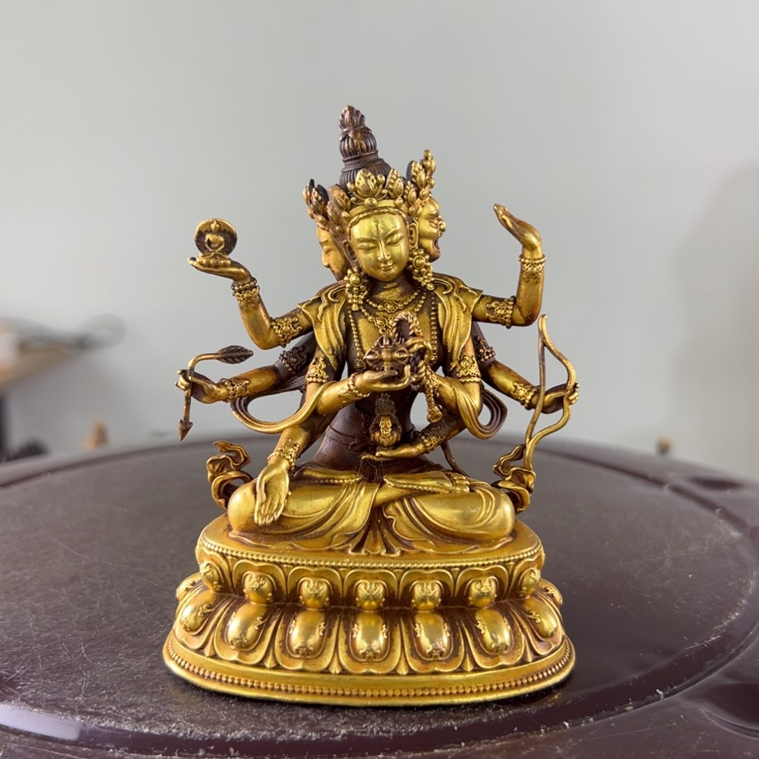 晶**茜佛像的造型和造型