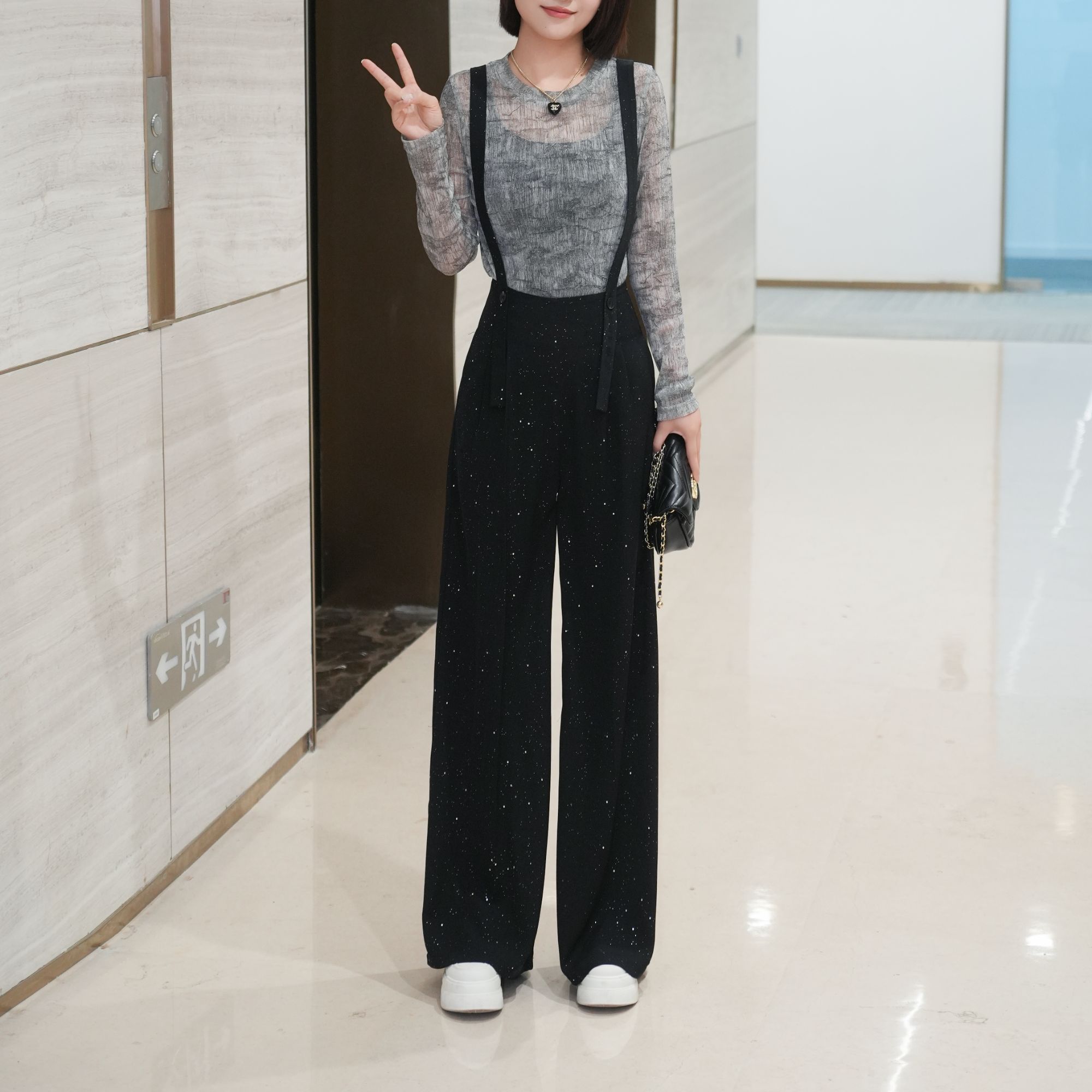 2025新款夏季韩版气质设计感时尚烫钻工艺背带直筒裤