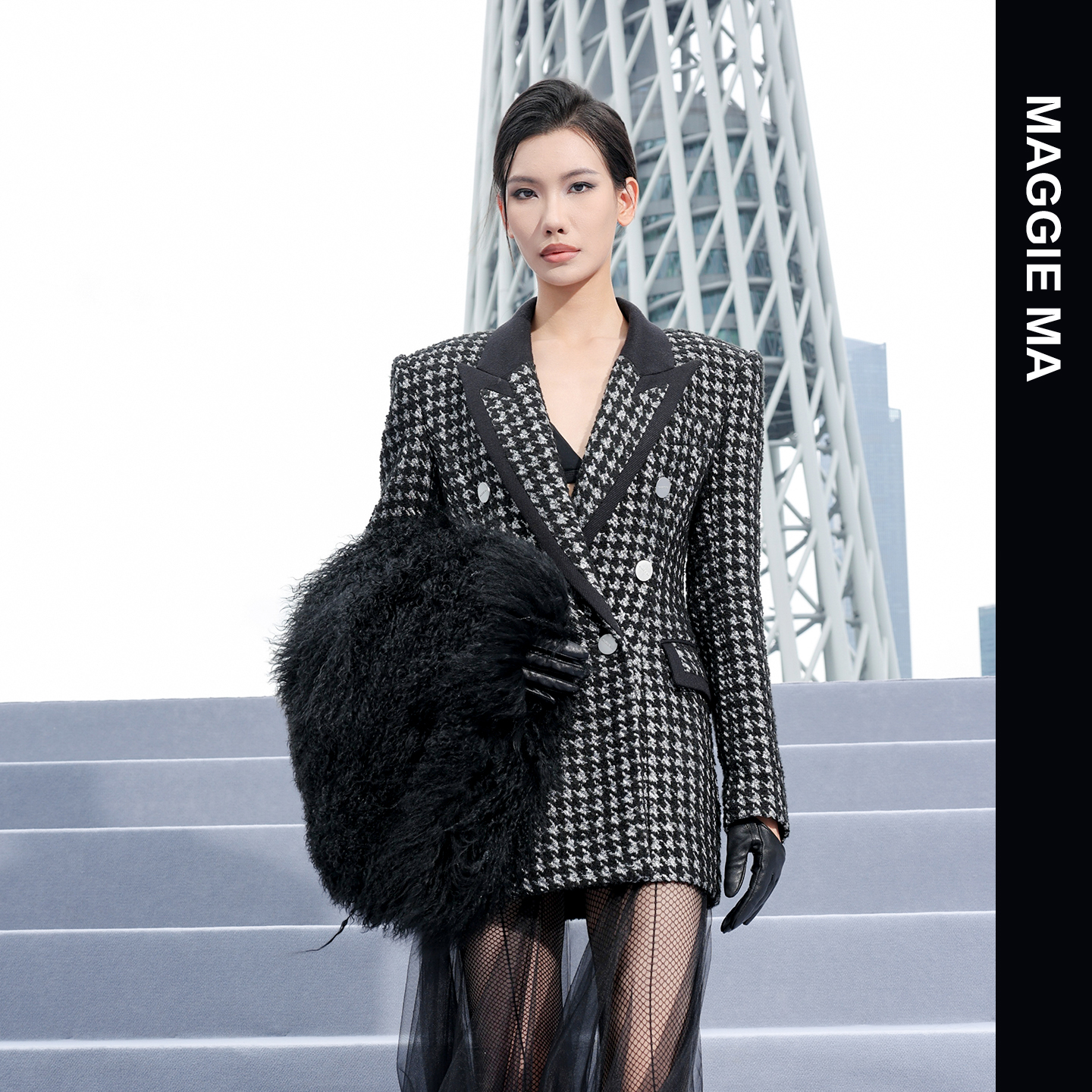 MAGGIE MA马婧「驳领雅韵」设计师款复古风枪驳领千鸟格外套570C