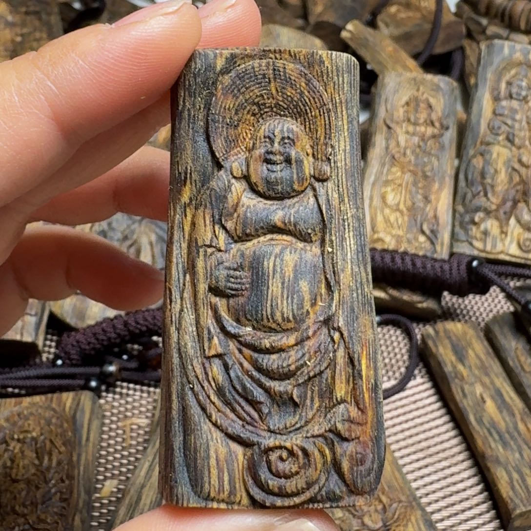 沉香吊坠白棋佛牌雕刻牌11克