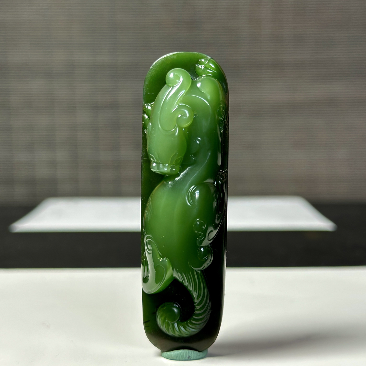 【俄料】和田玉碧玉聚红皮老料俏色巧雕作品螭龙 府上有龙