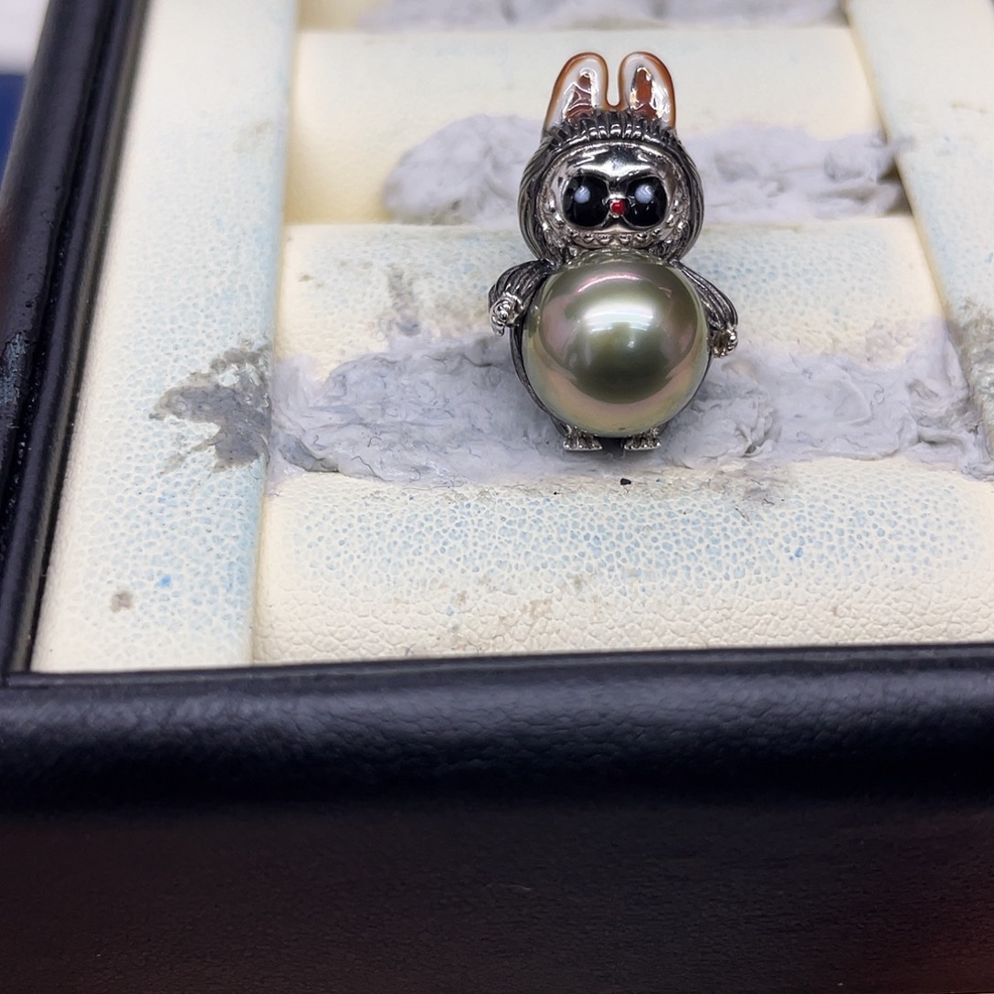 银S925镶嵌海水珍珠吊坠(不含链)大溪地拉布布吊坠10-11