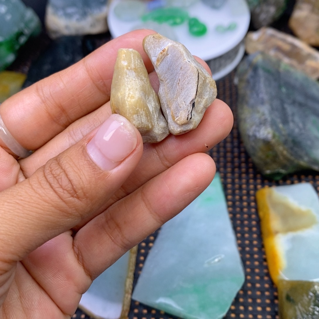 翡翠颈饰未镶嵌翡翠