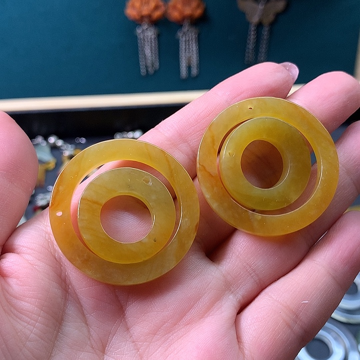未镶嵌蛇纹石玉耳饰