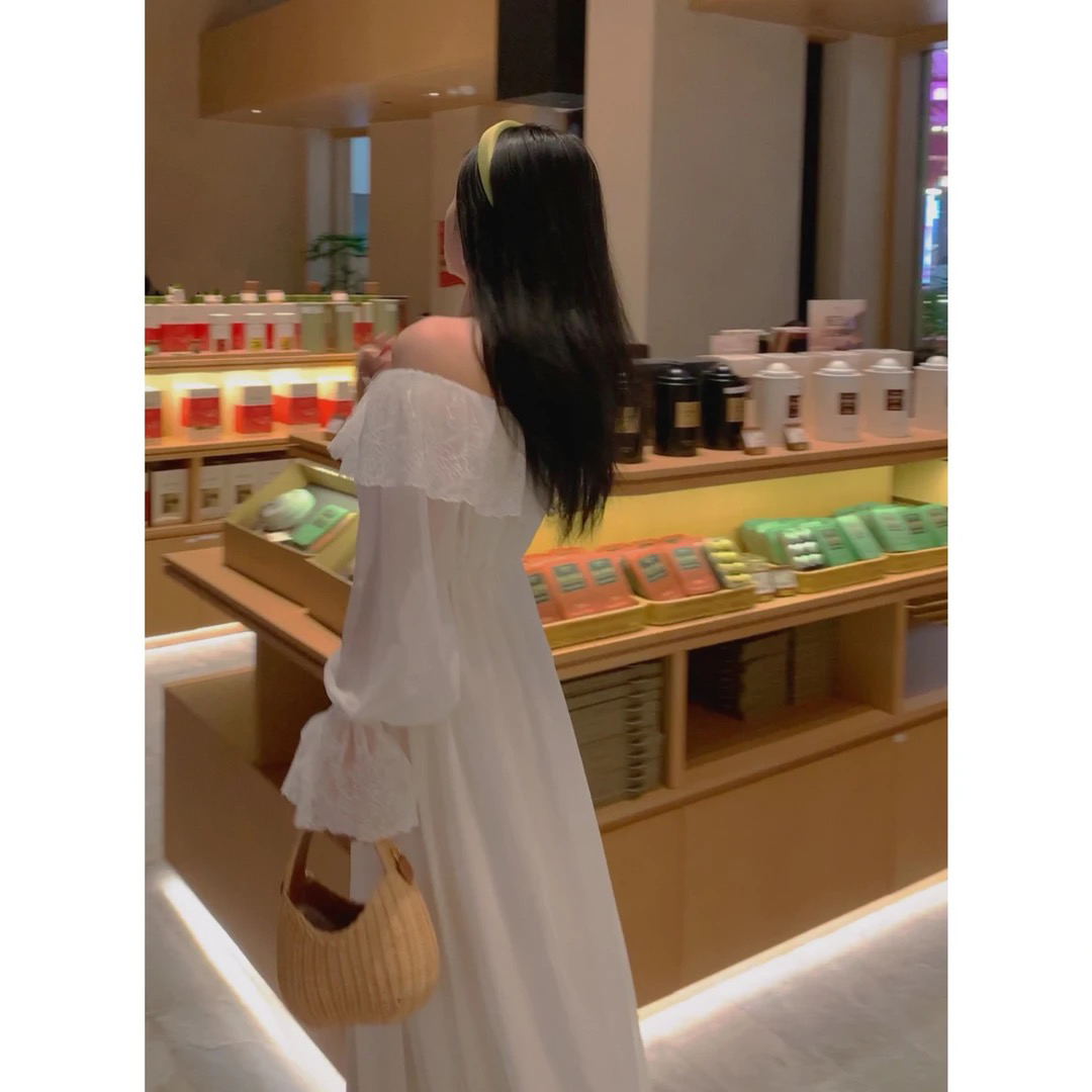 魅鹊 51083 （不带腰带）度假仙女温柔一字肩蕾丝荷叶边喇叭袖长裙