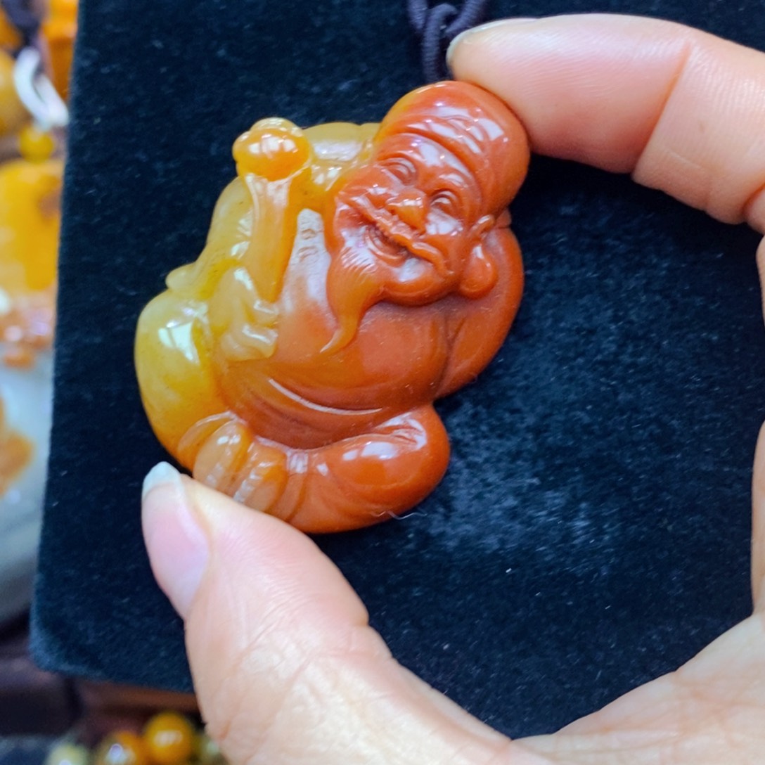 未镶嵌石英质玉（黄龙玉）项链