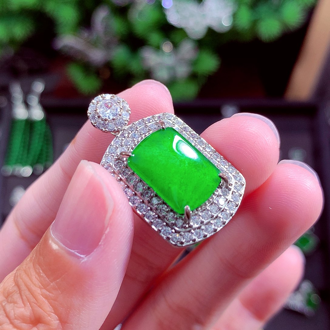 颈饰未镶嵌翡翠天然