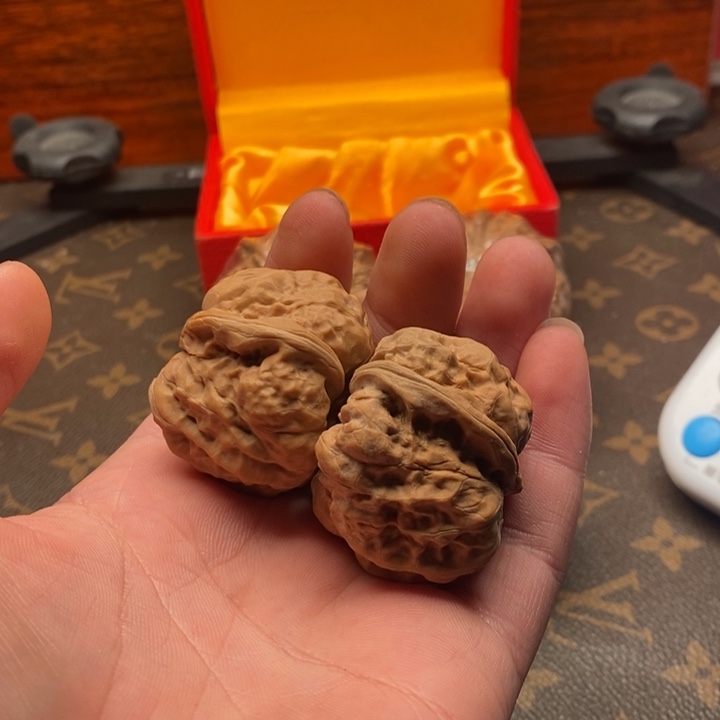 祖***付文玩等形式来满足消费要求