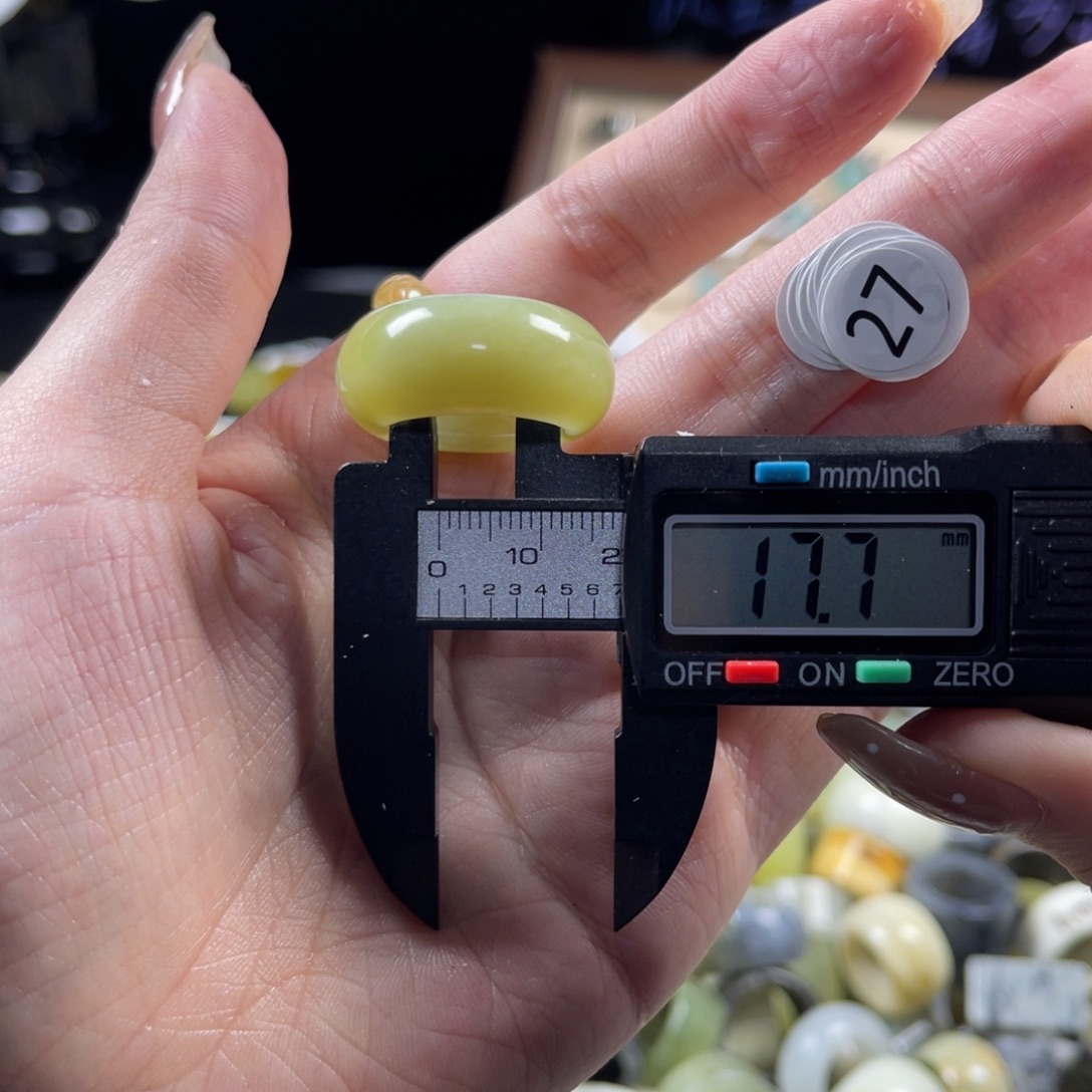 蛇纹石玉未镶嵌戒指