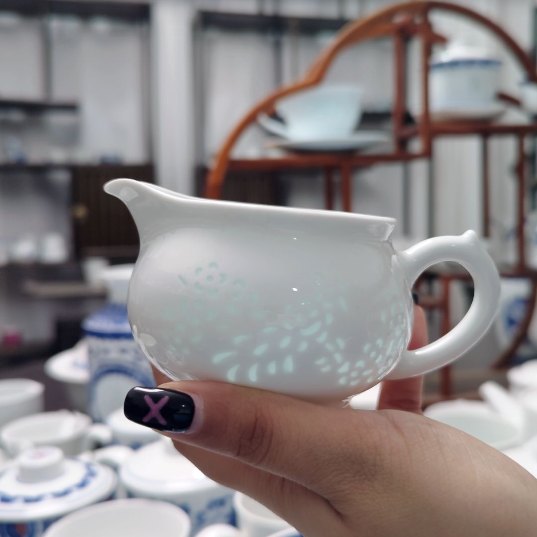 陶瓷青花喜上眉梢公道杯一个