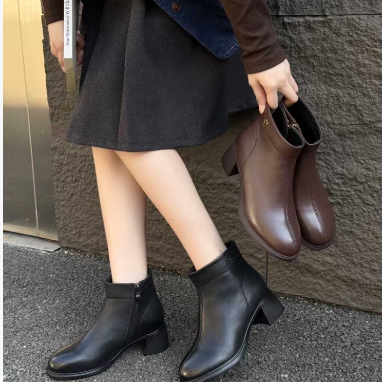 813527078冬季新款2025百搭加绒粗跟显瘦英伦风舒适短靴女