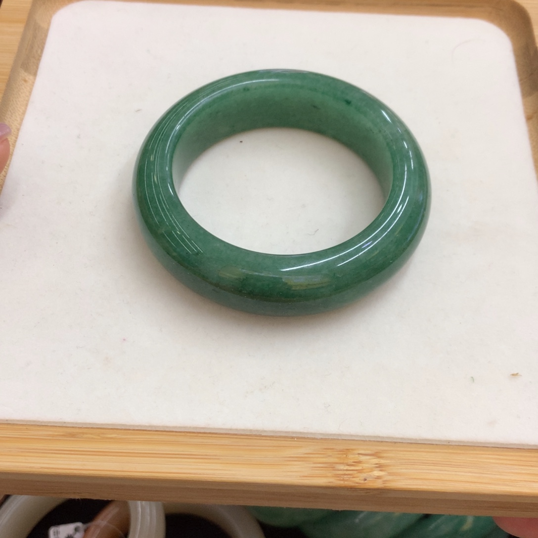 石英质玉未镶嵌手镯