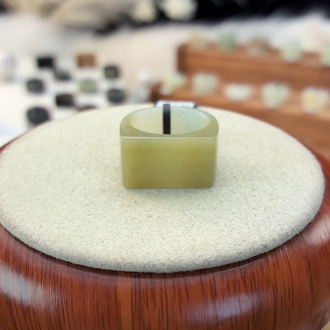 和田玉未镶嵌戒指i35渐变马鞍17.2mm