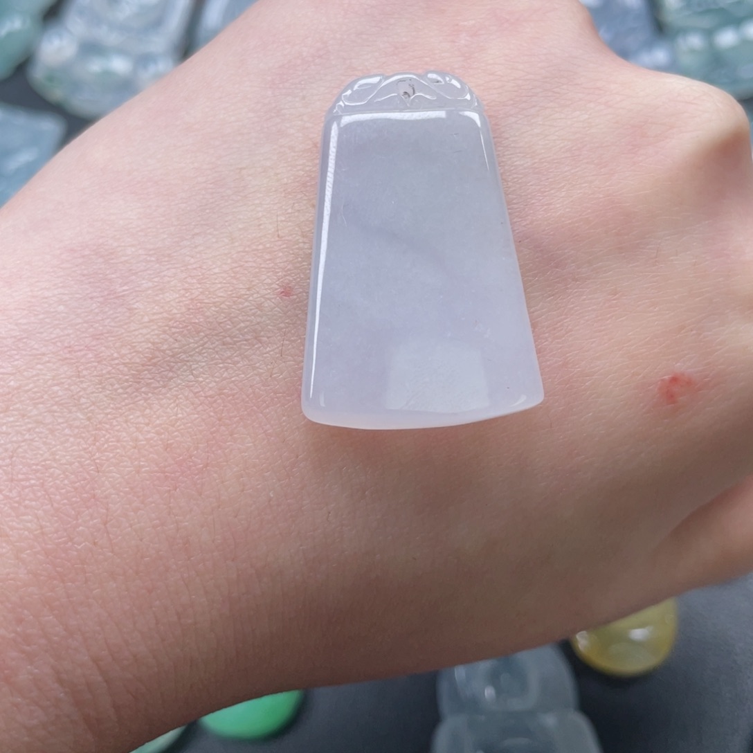 【闪购商品】翡翠颈饰未镶嵌无事牌